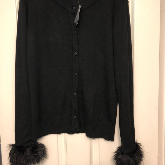 Large button up black sweater with fur - Picture 1 of 5